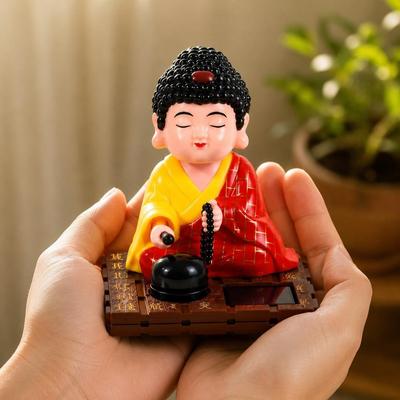 Движущаяся статуэтка Будды-монаха на солнечной батарее – Талисман Фэн-шуй на удачу для приборной панели автомобиля, дома и офиса
