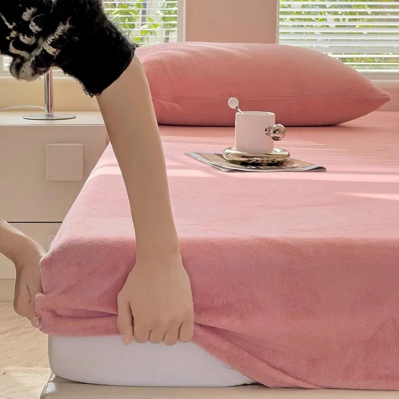 Эластичный наматрасник Теплая плюшевая простыня на резинке Бархатное покрывало Зимнее теплое покрывало для кровати Защитник матраса Простыня из молочного бархата