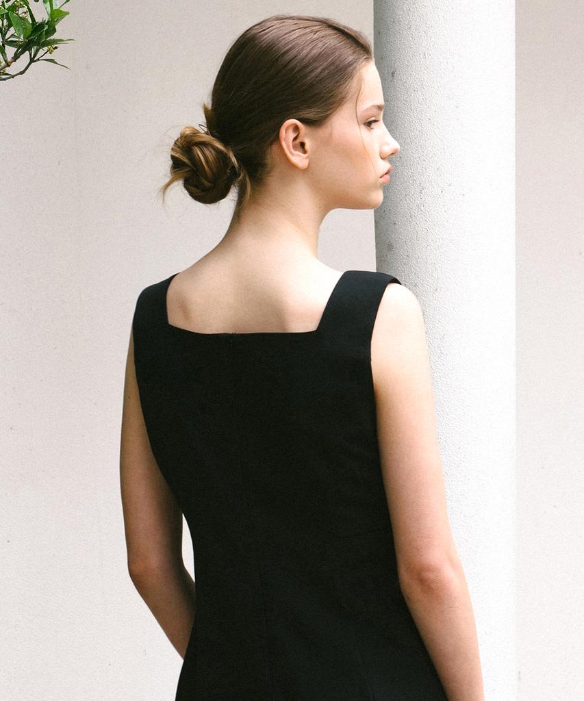 Belrma Square-Neck Sleeveless Dress