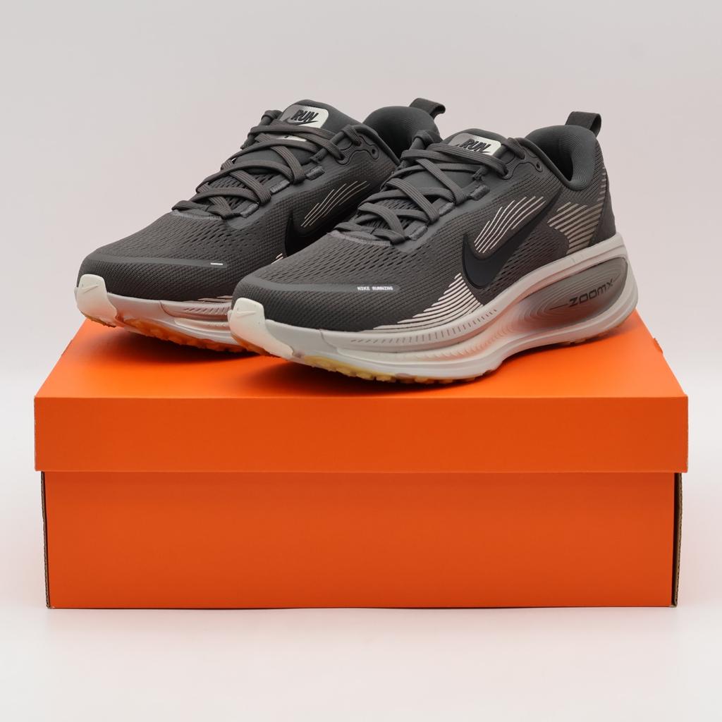 HM6803-215 Nike Vomero 18 Средний пепельный Колледжный серый Бледно-слоновая кость Черный (Мужской)