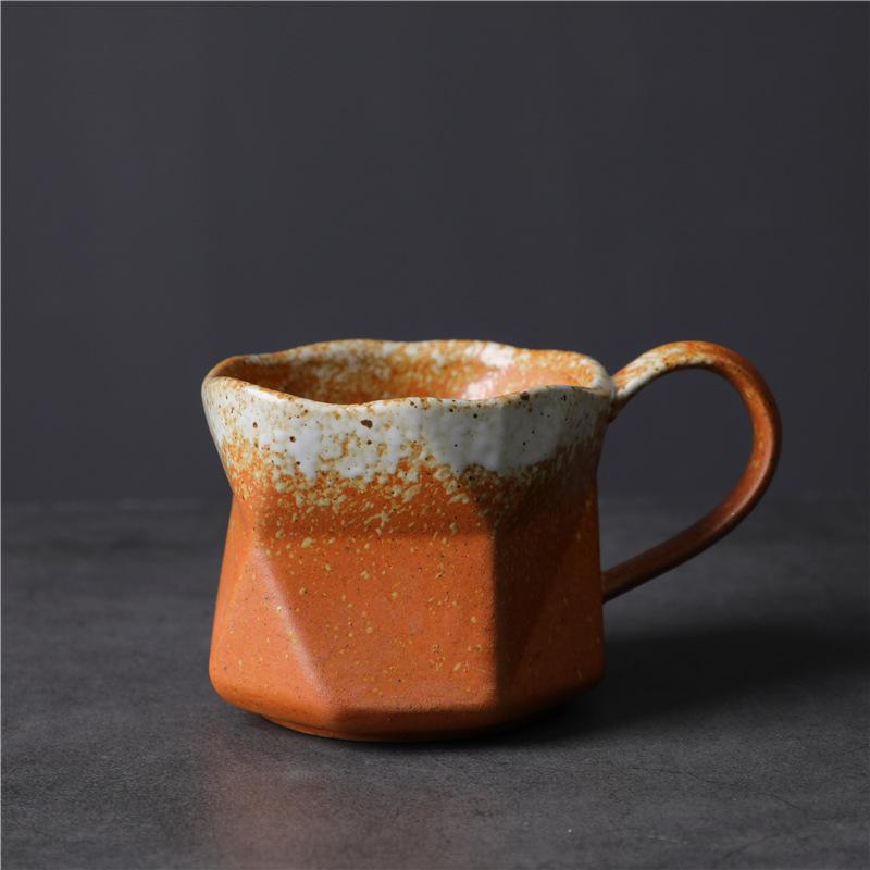 Креативная кофейная чашка Грубая керамическая чашка для воды Ретро-поставка Нишевая керамическая чашка Японская керамическая чашка особой формы