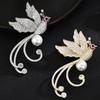 Simple Luxury Women Phoenix Shape Brooch Shining Rhinestones Inlaid Faux Pearl Suit Badge Electroplating Pin Outfit Accessories