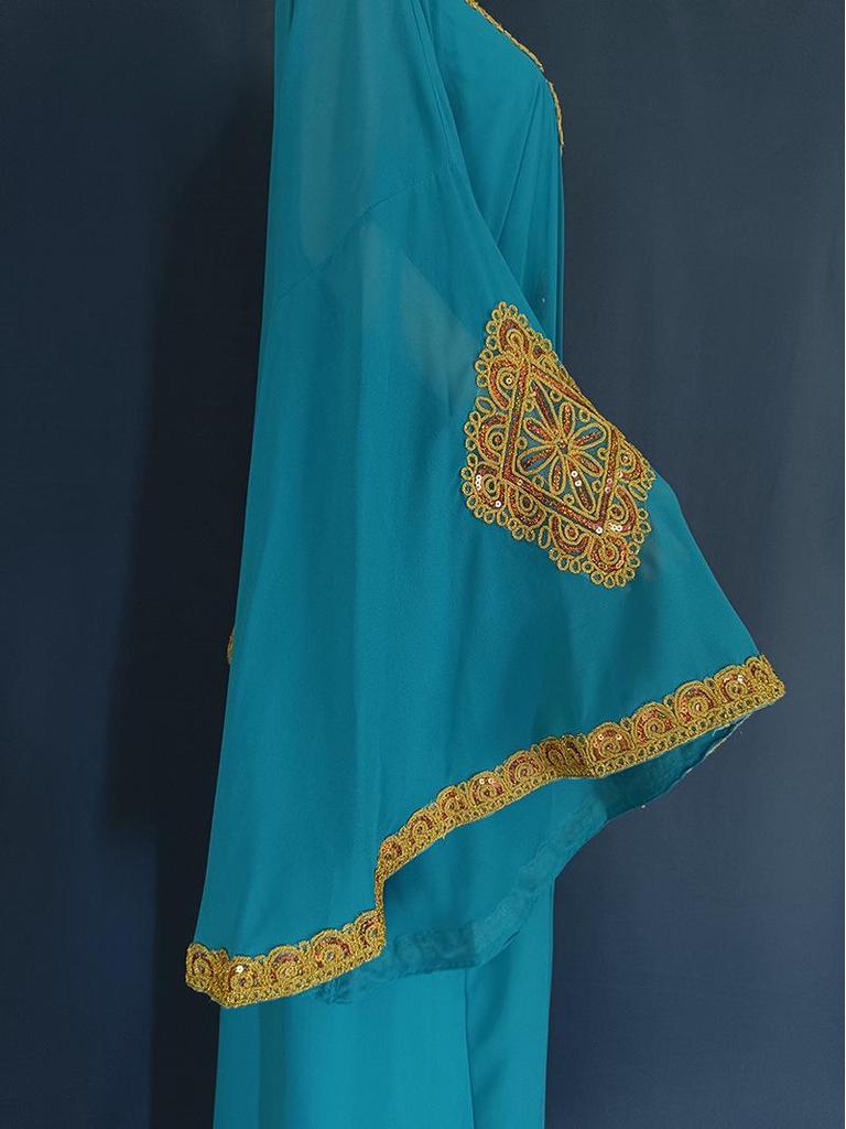 Вышитая расклешенная джалабия с золотым кружевом