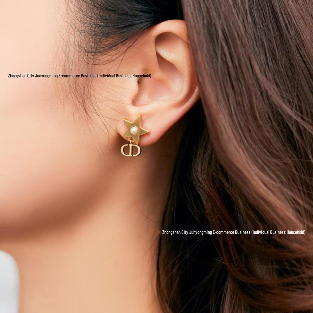 Асимметричные серьги-буквы CD с жемчугом и звездами - Модная женская мода