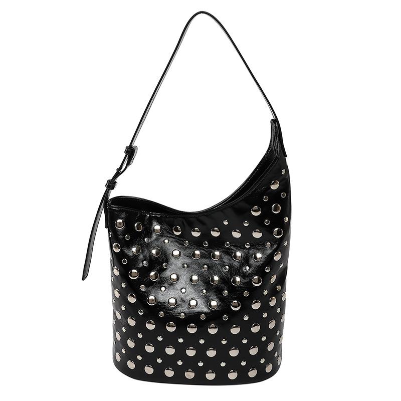 Женская сумка 2025 новая корейская версия модная сумка на плечо с заклепками большая вместимость повседневная универсальная сумка-ведро для ручной носки тренд