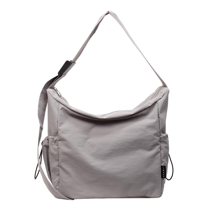 Универсальная сумка-тоут кроссбоди большой вместимости однотонная для ежедневных поездок на работу