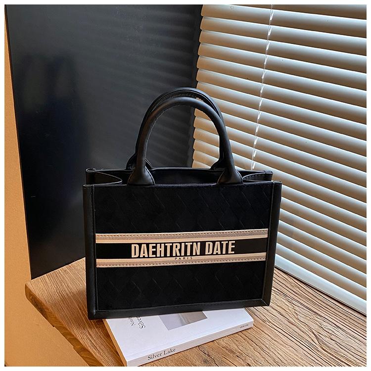 Сумка премиум-класса в стиле ретро большой вместимости женская 2025 новая универсальная сумка-мессенджер для通勤 модная сумка-тоут