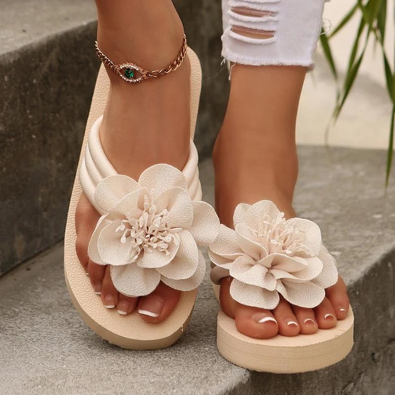Модные Модные Шлепанцы на Плоской Подошве с Цветочным Декором для Женщин 2025 Лето Легкие Нескользящие Сандалии Женские Удобные Шлепанцы с Перемычкой для Пляжа