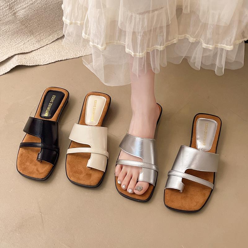 Женские ретро шлепанцы с низким каблуком и перемычкой между пальцами, женская летняя уличная обувь 2025, новая корейская версия, подходят к юбкам, римские пляжные прохладные шлепанцы