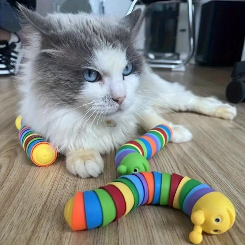 Интерактивная движущаяся игрушка-гусеница для кошек - Без батареек, безопасный пластик, случайные цвета для игры в помещении/на улице