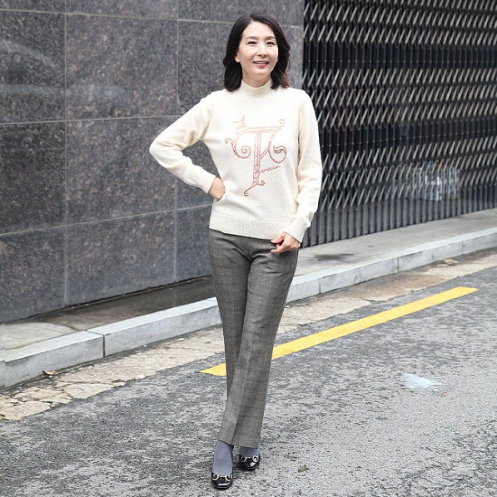 Shiz Madam Wool Cashmere Half Polo Knit With Pearl Decoration T57411