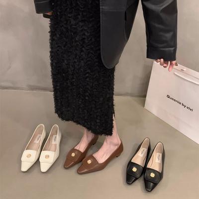 Французские туфли Xiaoxiangfeng темперамент маленькие одинарные туфли женские туфли 2025 новые весенне-осенние черные туфли на низком каблуке с острым носком для поездок на работу