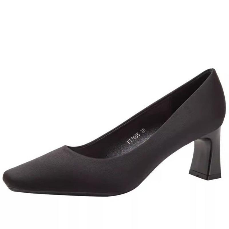 Высокие каблуки женственность светская львица осень новый нишевый дизайн толстый каблук телесный атлас туфли для通勤