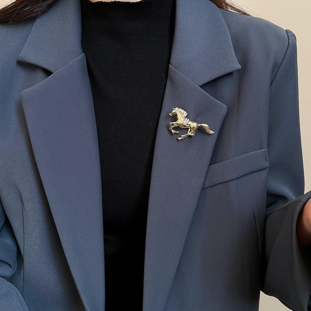 Zinc Zinc Alloy Rhinestone Metal Horse Brooch Jewelry Accessories Animal Lapel Pins  New Year Gifts