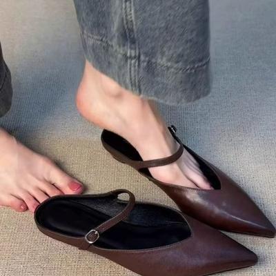 2025 Новый стиль Остроносые На толстой подошве Носок Полушлепанцы Французский Ремешок на одной пуговице Модные Туфли Мюли с мелким вырезом