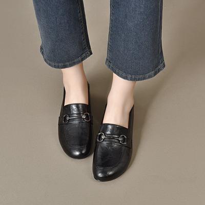 Туфли-лодочки с круглым носком, женские, весенние, новые, с металлической пряжкой, на низком каблуке, с мелким вырезом, слипоны, женские маленькие кожаные туфли
