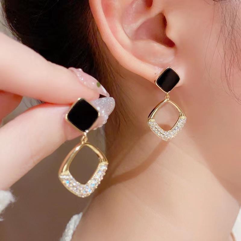 Серьги-гвоздики из серебра S925 с кристаллами в форме геометрического ромба – Высококачественный дизайн, вдохновленный интернет-знаменитостями