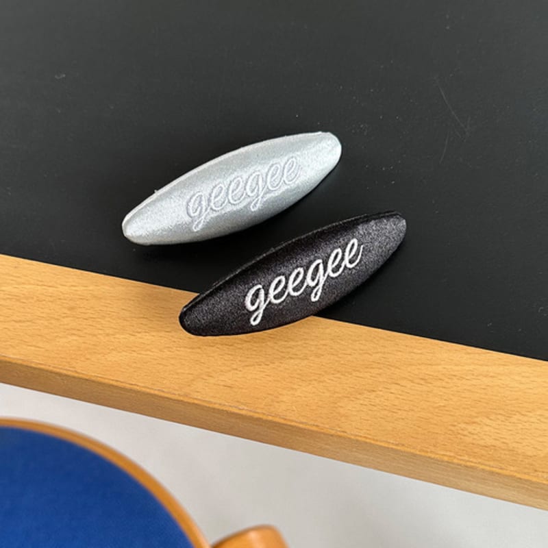 geegee oval satin hair pin - black