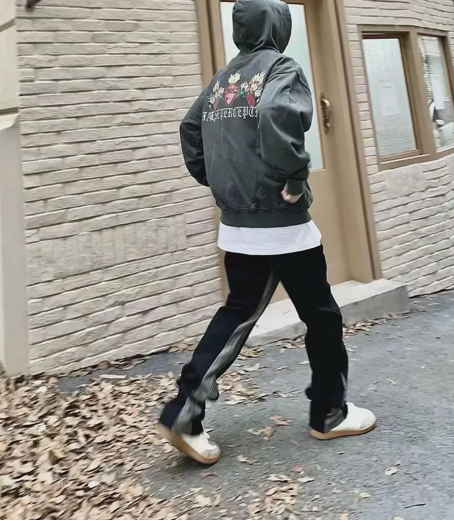 American Design Contrast Stitch Tassel Jeans: Trendy Slim Fit Flared Trousers for Men & Women