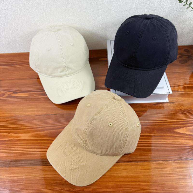 Cotton Baseball Cap With Emblem Design For Spring Sun Fashionable Protection