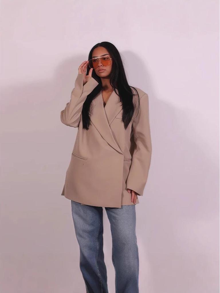 Повседневный женский костюм с лацканами на пуговицах в европейском и американском стиле 2025 года с вариантами короткого и длинного рукава