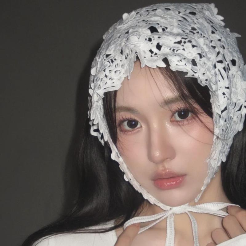 French Sweet Flower Lace Triangle Hair Scarf Retro Pastoral Hollow Headdress White Woven Hair Scarf Summer Sun Protection