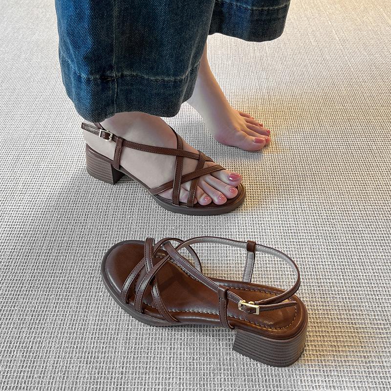 Spot~~ Stepping on shit thick heel thin strap Roman sandals women's summer new wear retro middle heel cross with slippers