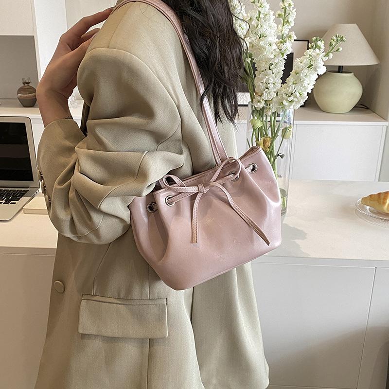 Модная сумка через плечо для женщин, новая корейская темпераментная сумка-ведро из искусственной кожи, летняя универсальная сумка через плечо с бантом, тренд