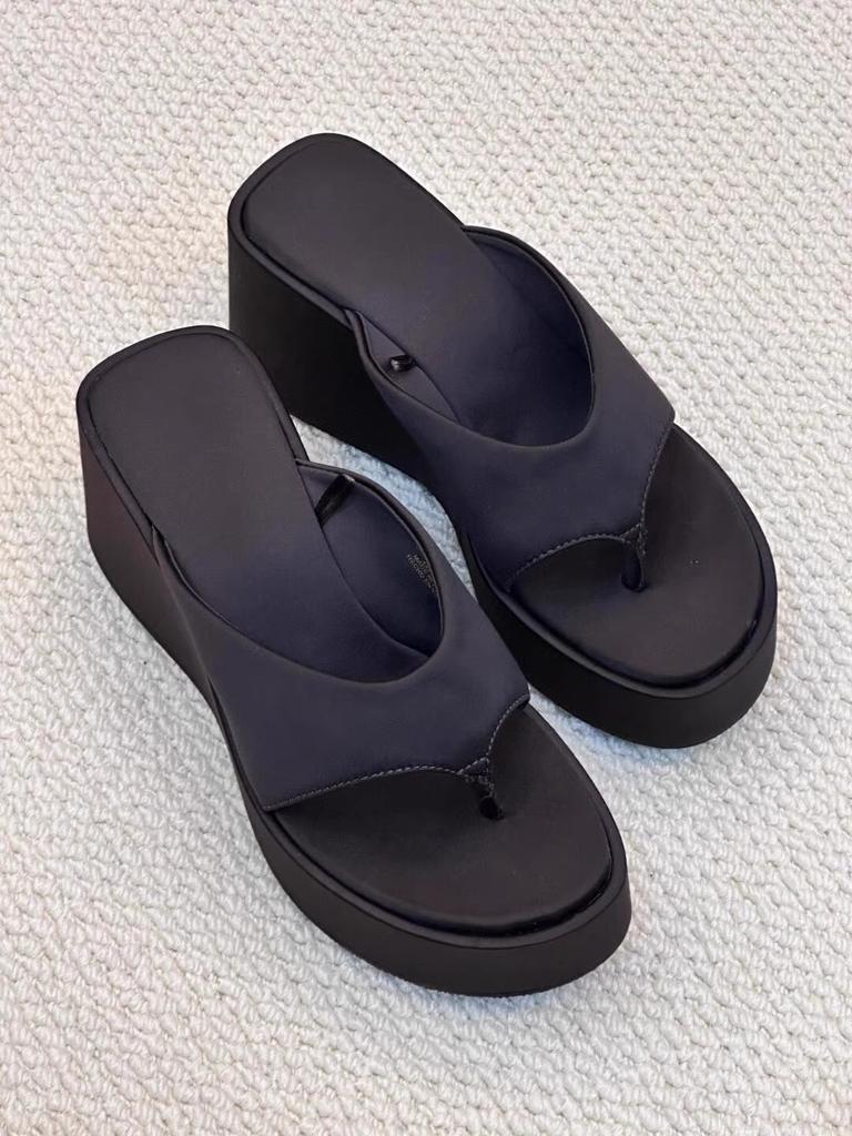 Fashion Summer Thick Heel Sandals Women's Fashionable Slip-On Shoes Retro Style PU Leather Inner Rubber Outer Beach Sandals