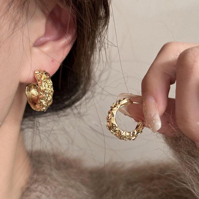 Gold Irregular High-End Women's Stud Earrings 2025: Unique Niche Design Ear Hoops