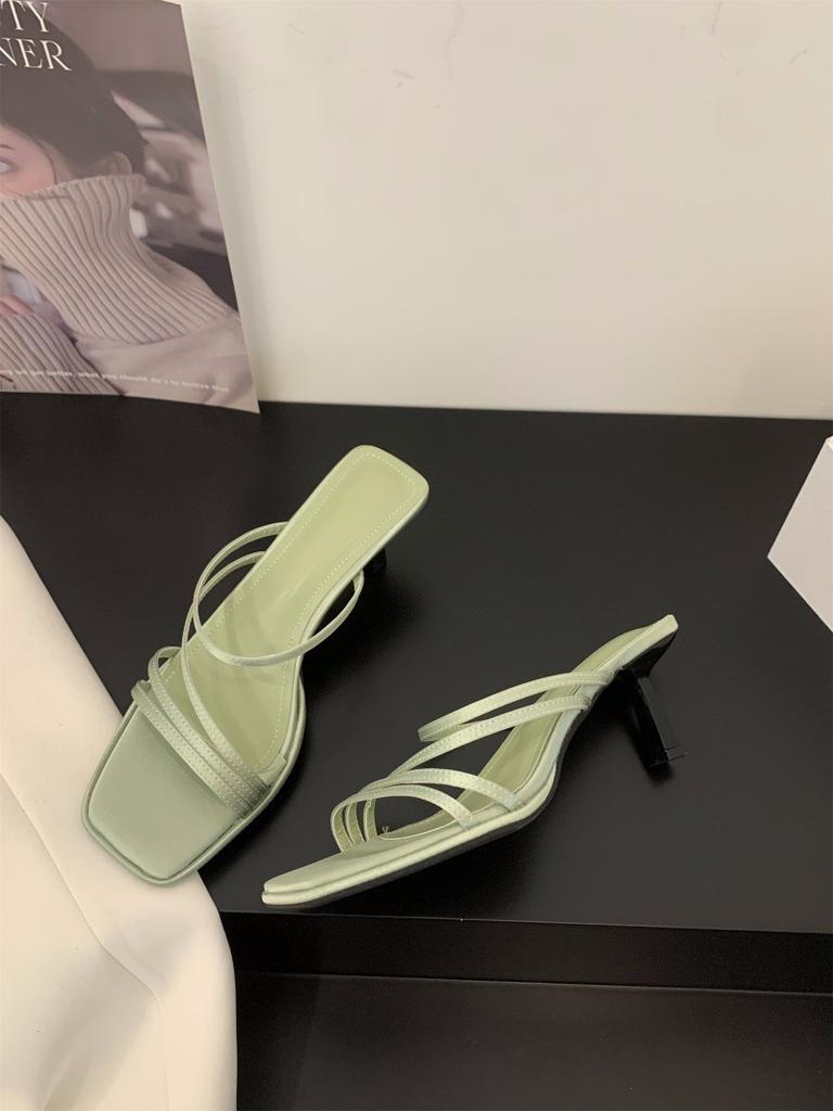 Niche Thin Strap French Cool Slippers Fairy Shoes 2024 New Summer Fashion Outer Wear with Skirt Roman Sandals