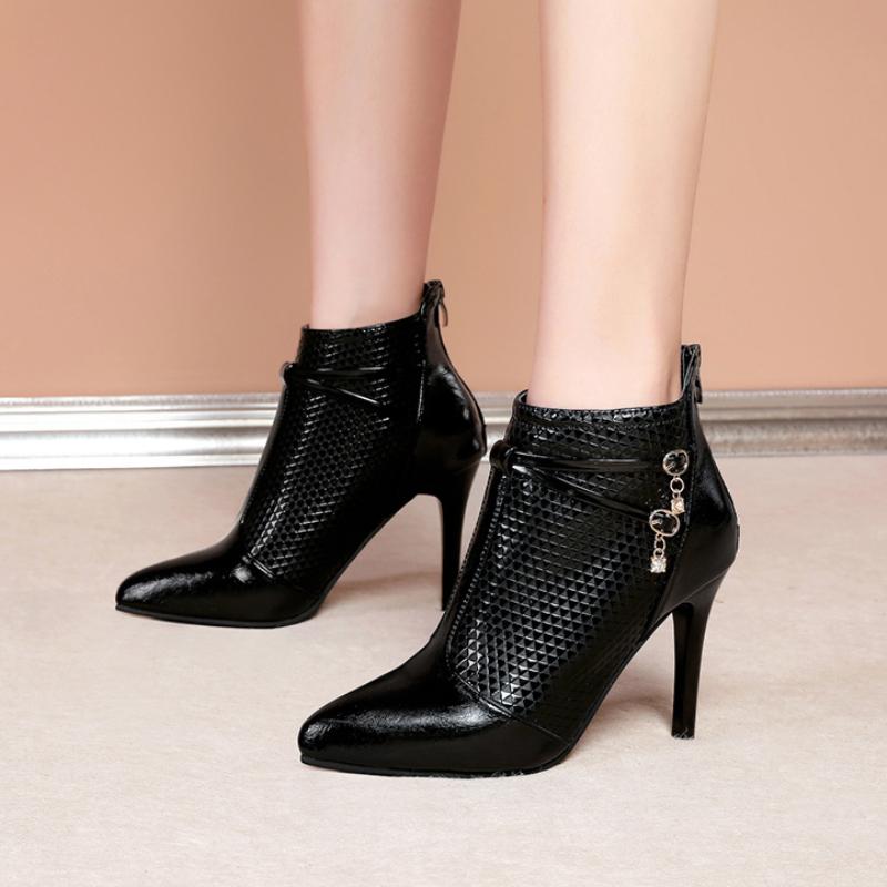 Новые осенние и зимние женские сапоги с острыми носами на тонком каблуке и на высоком каблуке