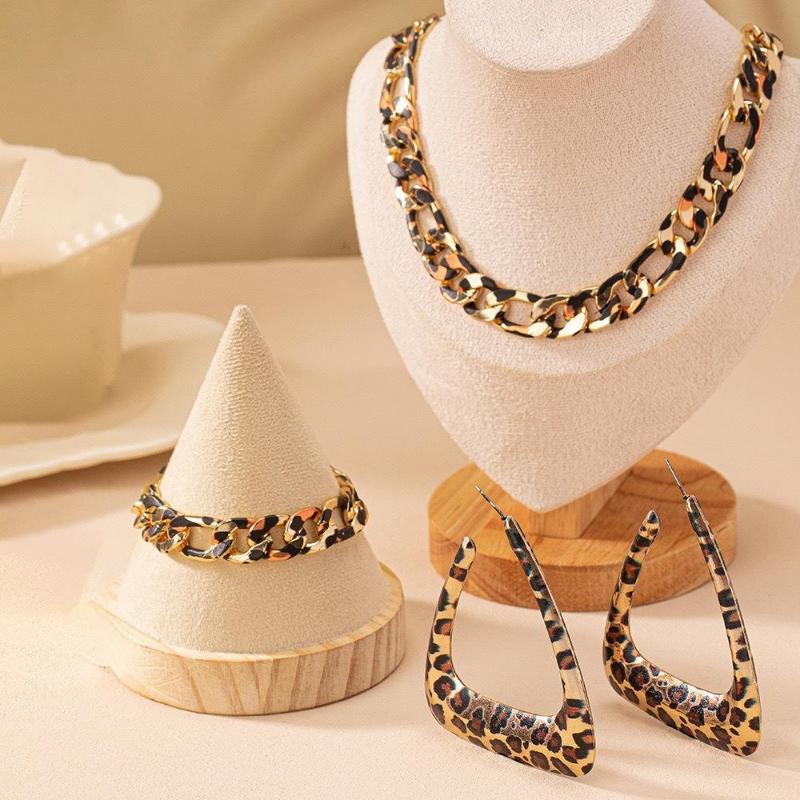 Trendy Geometric Earrings Necklace for Women, Retro, Sexy, Simple, Fashionable Temperament Earrings Necklace Bracelet Set