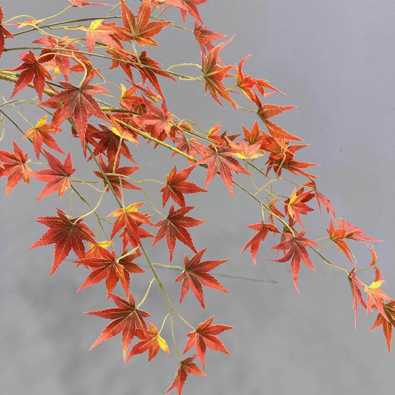 Искусственные кленовые листья с пятью лопастями на длинной ножке для декора и фотографии