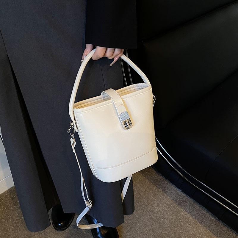 Женская сумка с высоким чувством 2025 новая модная осенне-зимняя нишевая дизайнерская сумка через плечо, сумка-мессенджер, ретро-сумка