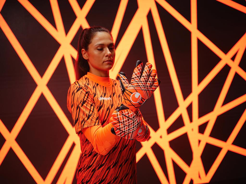 uhlsport Super Half Negative Soccer Goalkeeper Match 1011388 01 5 Resist+ Gloves, Wear, Durable,