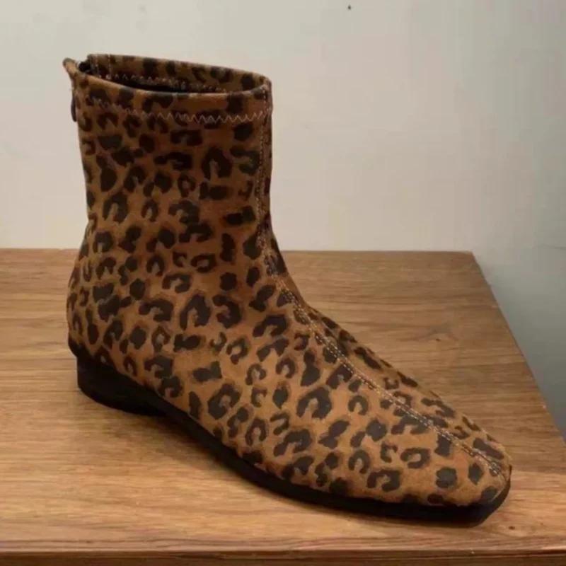 Леопардовые высокие каблуки ботильоны женские замшевые туфли с квадратным носком 2025 тренд челси короткие плюшевые теплые сексуальные массивные ботинки женские