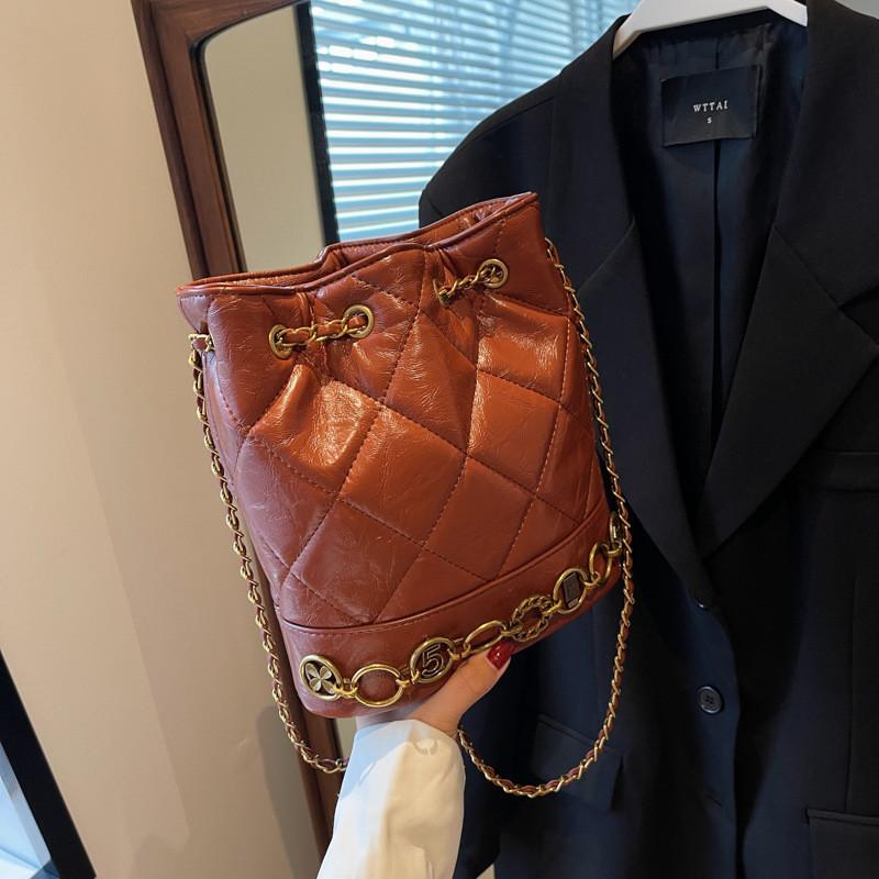 Стильная новая осенне-зимняя маленькая сумка-ведро на цепочке с ароматом для женщин 2023