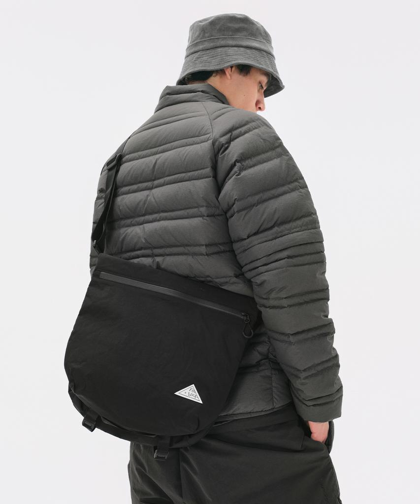Foundpocket Маленькая черная сумка через плечо