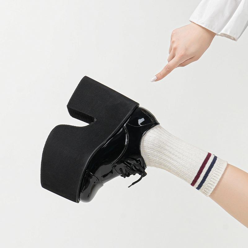 Новый стиль Толстый каблук Водонепроницаемая платформа Круглый носок Заклепки 13 см Высокий каблук Женские больших размеров Полые сандалии Большой размер 34-42