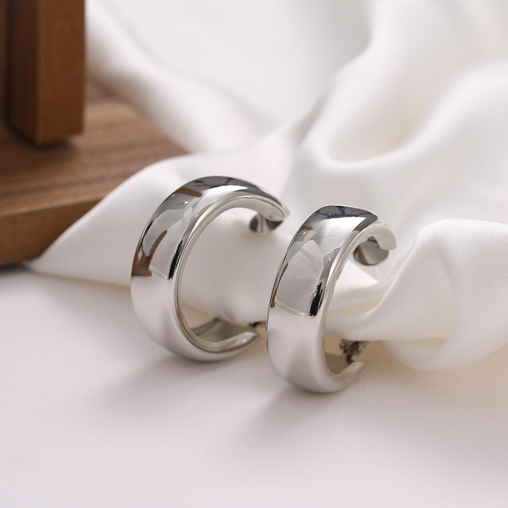 Персонализированные простые круглые серьги Темперамент Холодный ветер Металлические серьги Дикие серьги ARI