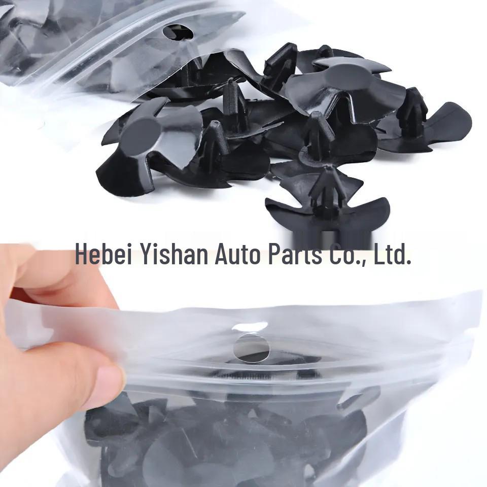 Крепеж утеплителя капота Chrysler и клипса-пряжка багажника 4878883AA