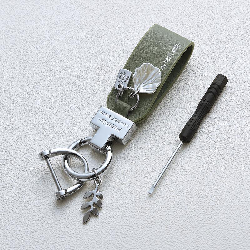 Французский брелок из перламутра: Элегантный шарм для женской сумки «Богиня»