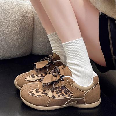 Мода Женская мода Леопардовая плоская спортивная обувь Легкие кроссовки на шнуровке для бега Женские повседневные универсальные нескользящие женские кроссовки