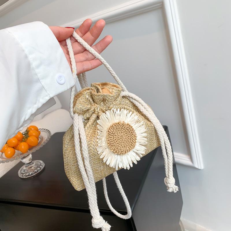 Летняя соломенная пляжная женская сумка 2025 новая модная плетеная сумка для девушки универсальная повседневная плетеная сумка
