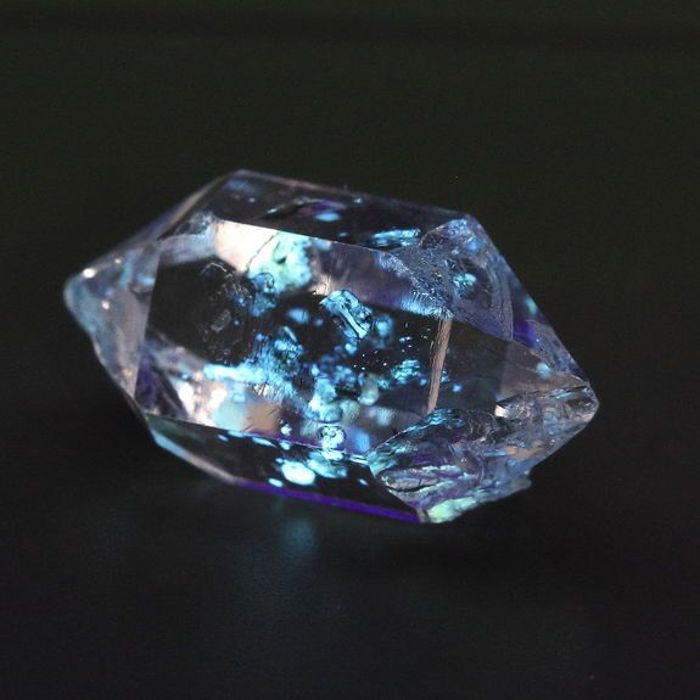 Pierres et Minéraux. Quartz Petrole. 4.74 ct. Balochistan, Pakistan.