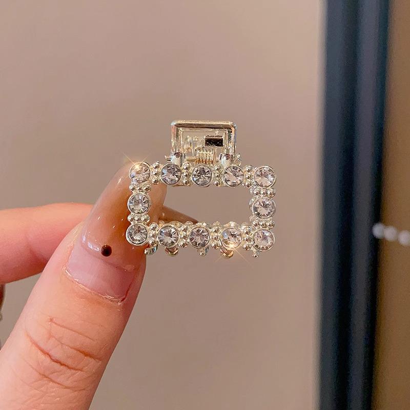 2025 Жемчужная заколка-краб для волос для женщин - Элегантный осенне-зимний аксессуар для волос для челки и боковых укладок