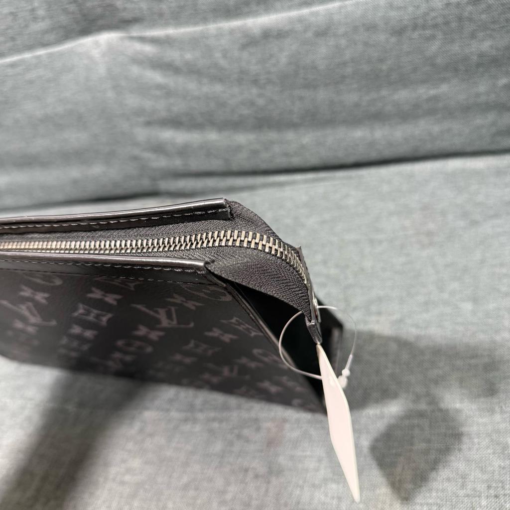 [Б/У] Louis Vuitton Pochette Voyage MM 'Черный холст Monogram Eclipse' - Очень хорошее состояние #1MGIBDF
