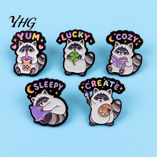 Easy to Use Lapel Pins Cartoon Raccoon Brooch Pin, Animal Decorative Enamel Badge, Alloy Theme Pin for Jackets Backpacks Hats Scarves Clothing