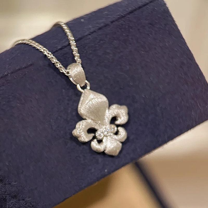 Элегантное французское ретро матовое колье с подвеской в виде ириса для женщин